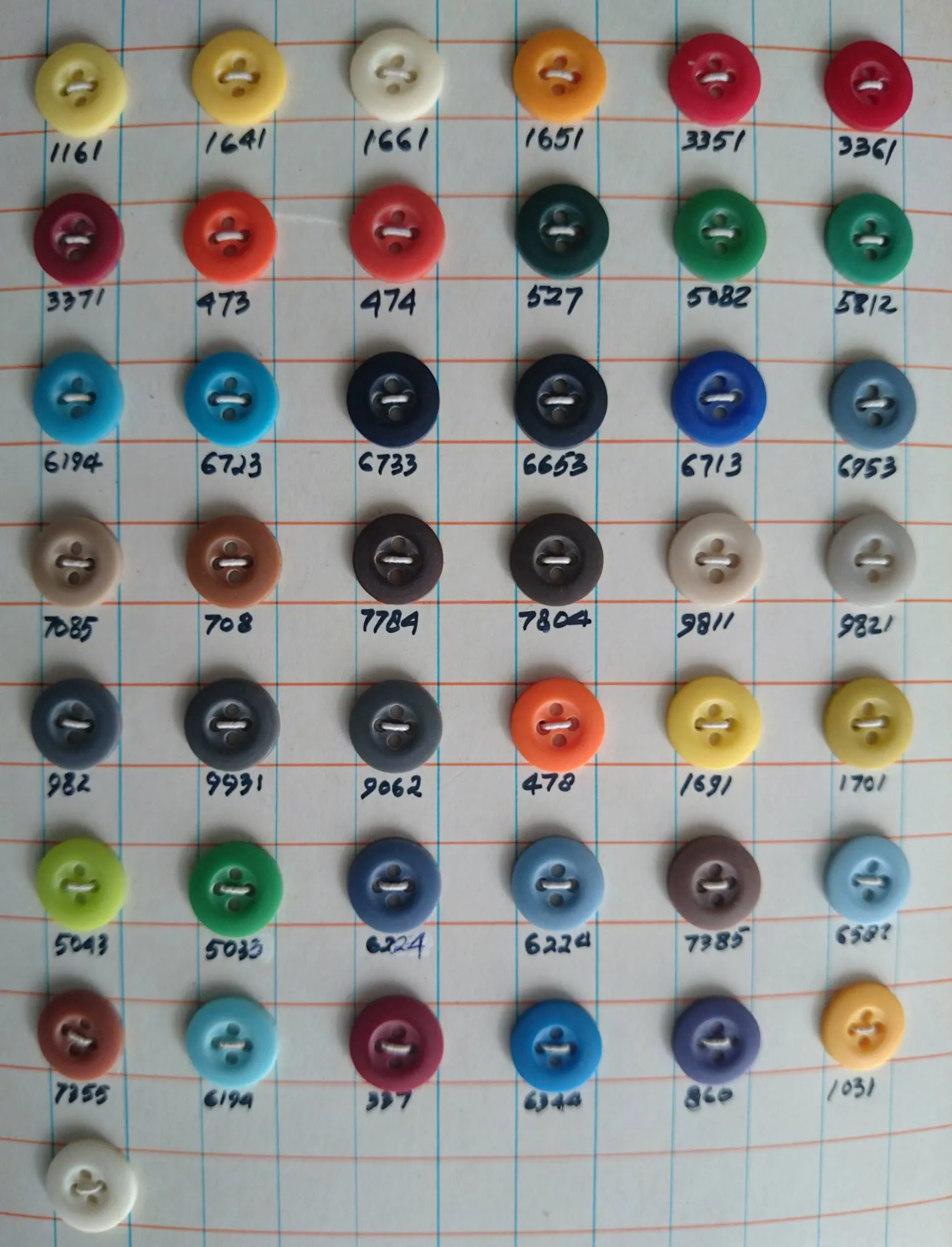 Kancing custom warna gelap